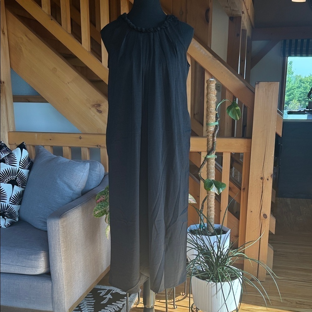 Chic Black Sleeveless Midi Dress